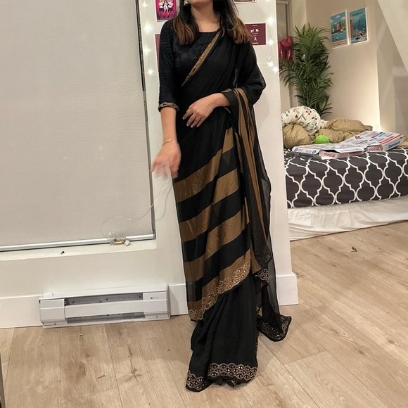 Black color saree just wore once . Brand new with stone golden embroidery. - Picture 4 of 4